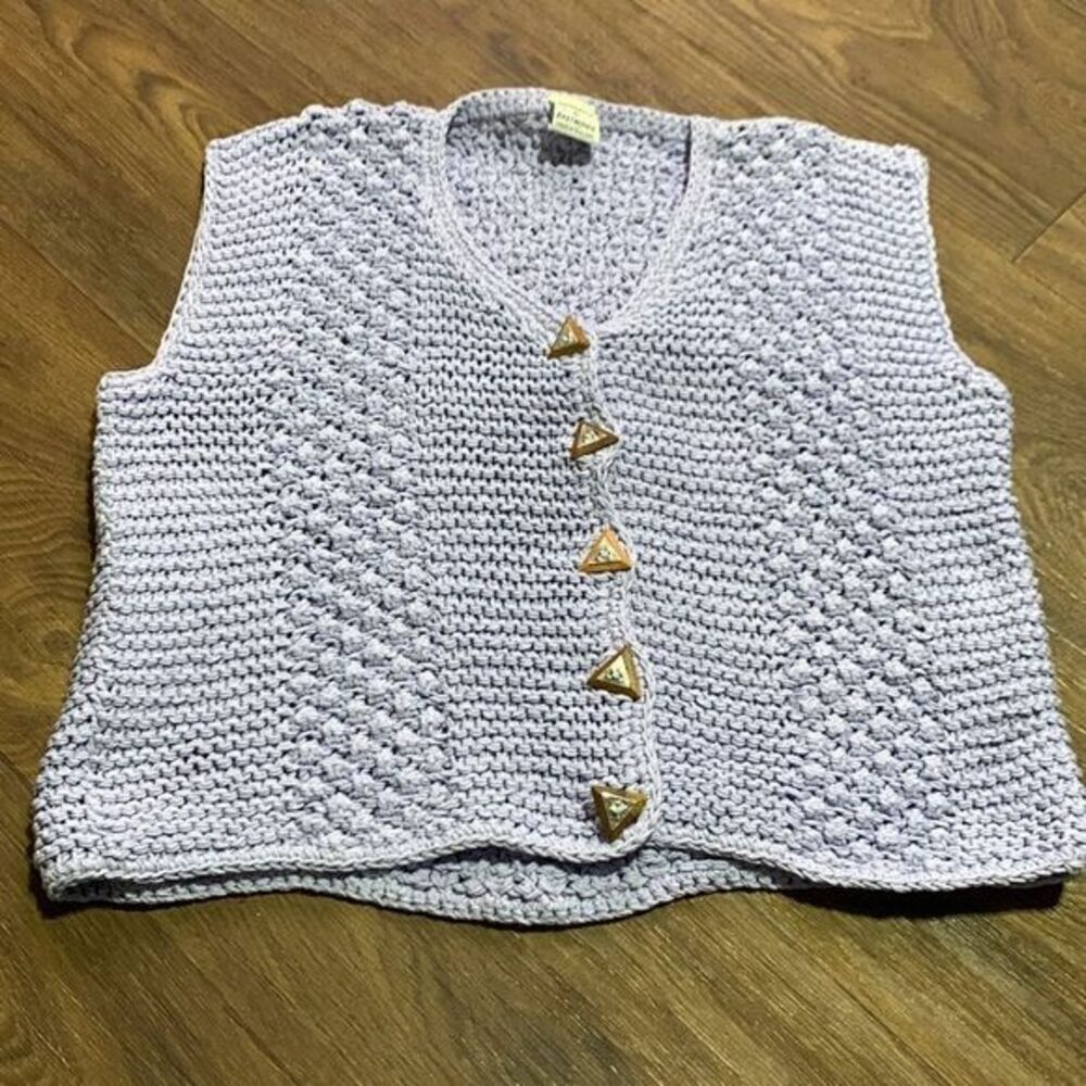 HANDKNITS‎ lavander knit vest with triangle buttons hand made